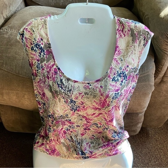 Ann Taylor flouncy top is in a fuchsia, tan and navy gypsy 70s print. Scoop. - Picture 2 of 7